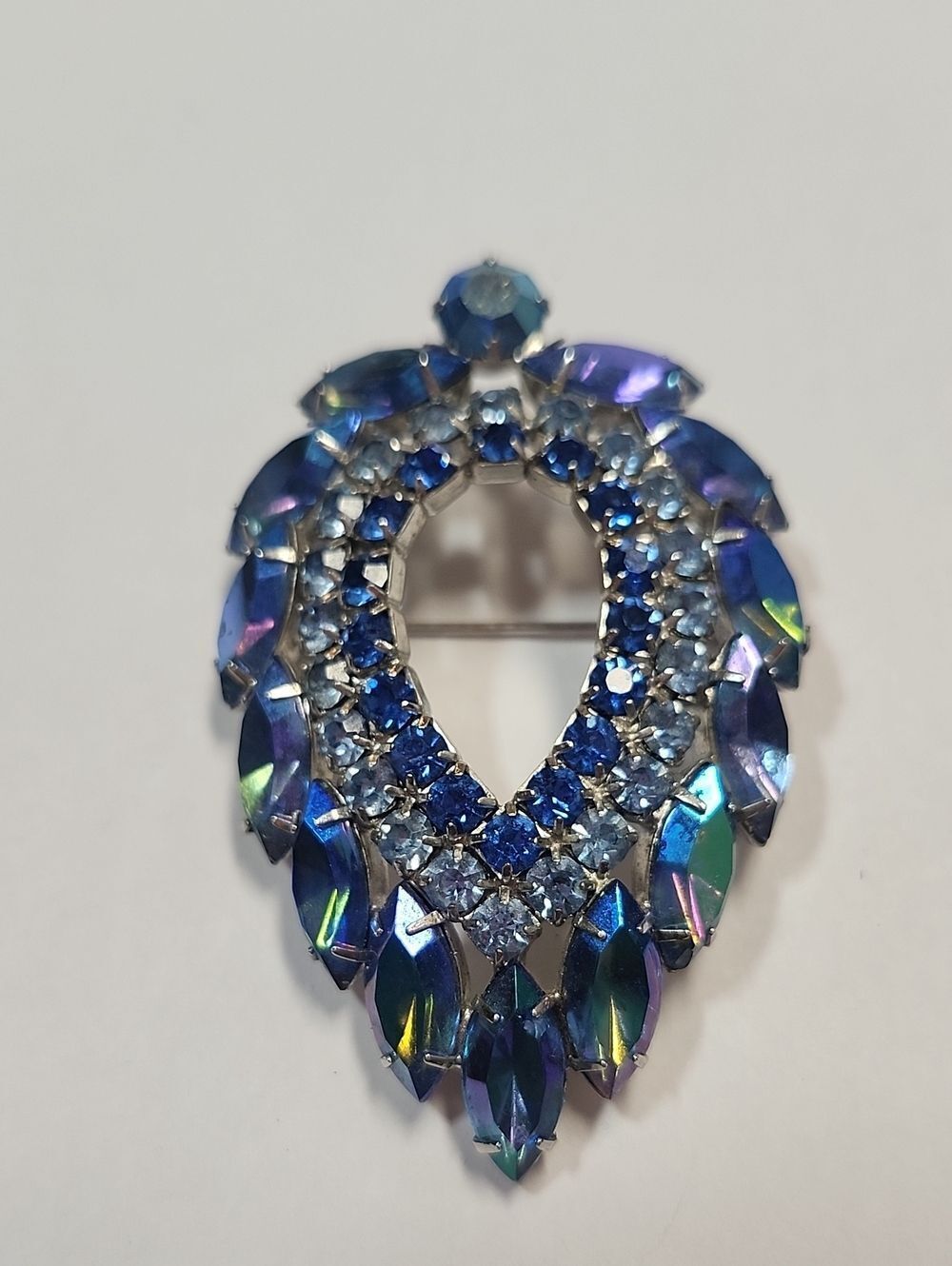 VTG SIGNED SARAH COVENTRY DELIZZA & ELSTER RHINESTONE BROOCH BLUE LAGOON Juliana